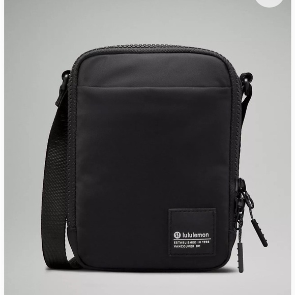 Lululemon Easy Access Crossbody Bag 1.5L, Black- NWT - Picture 1 of 5